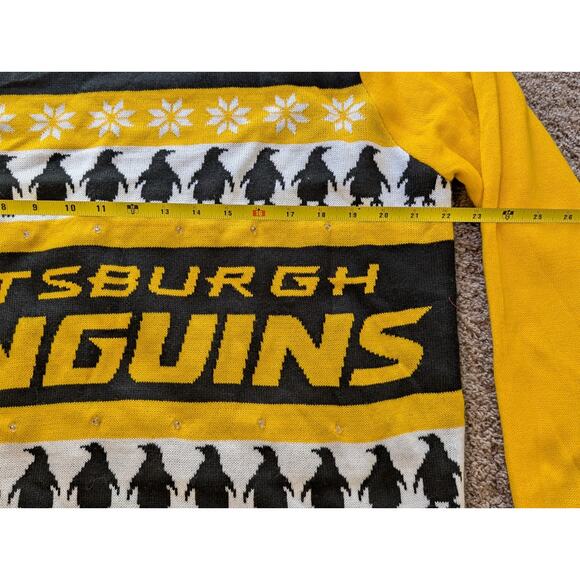 NHL Pittsburgh Penguins Light Up Ugly Christmas Sweater Sz L Black Yellow Snow - Picture 9 of 11